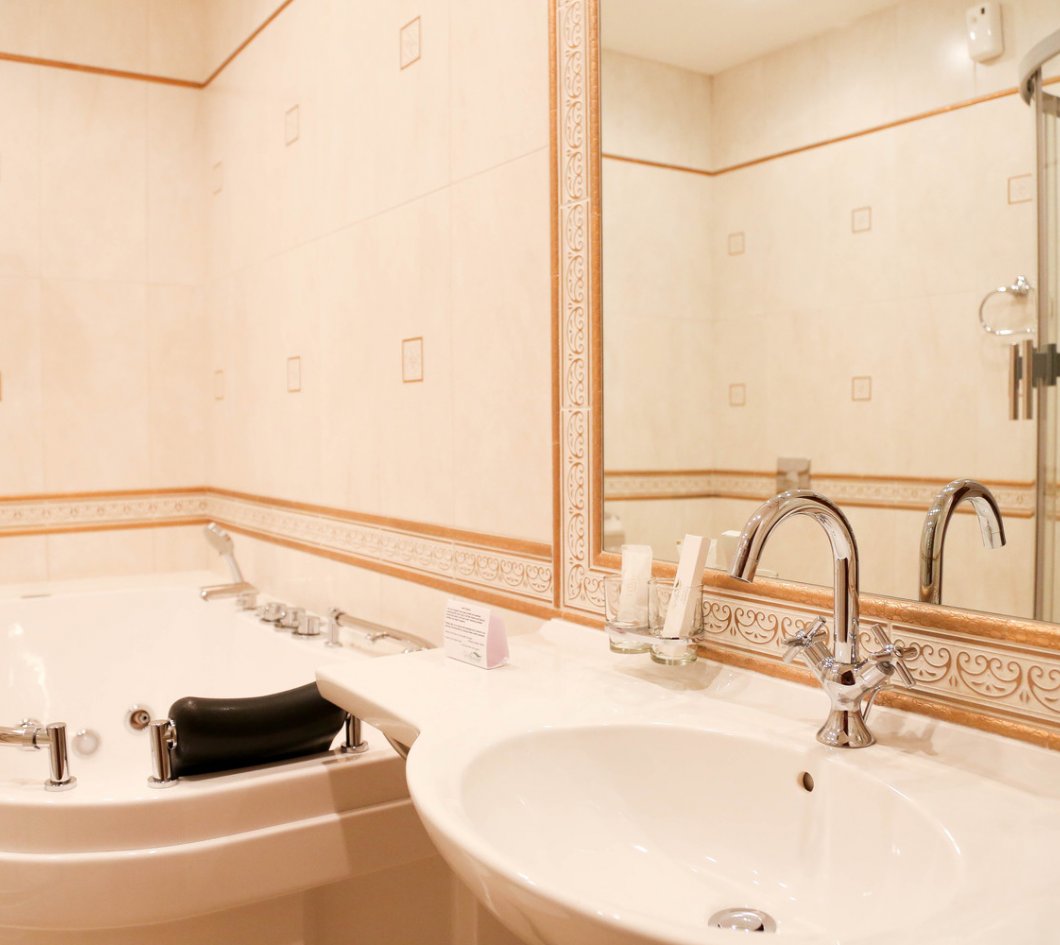 Premium room (bathroom) - Lermontov hotel